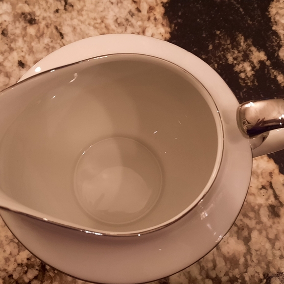 Empress China Fluerette Creamer - Picture 4 of 5